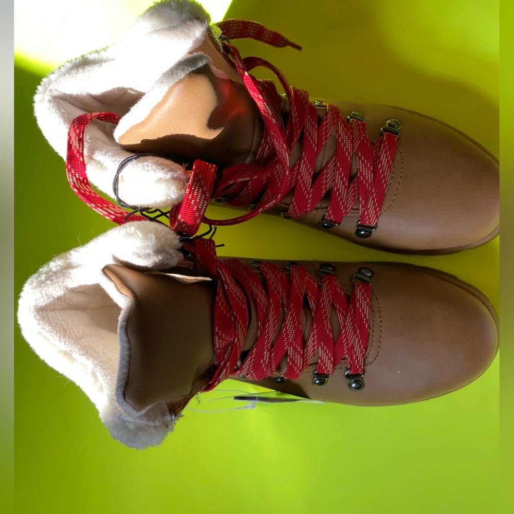Time and Tru womens hikers size 7